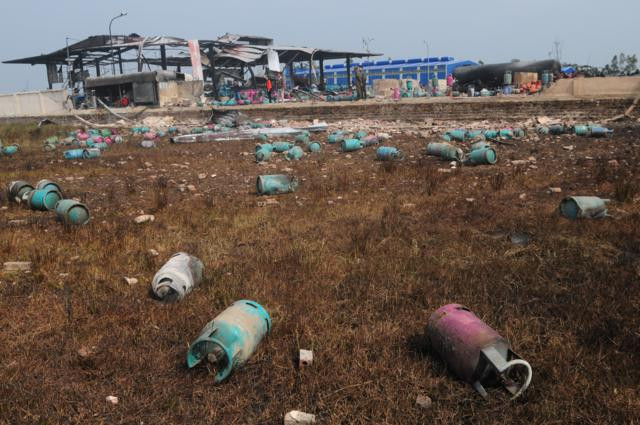 Hiện trường tan hoang sau vụ nổ