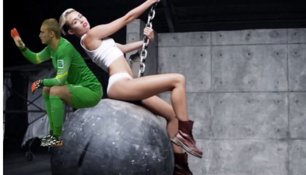 Màn ngồi xổm tựa cột của thủ môn Hà Lan 'gây bão' ảnh 4