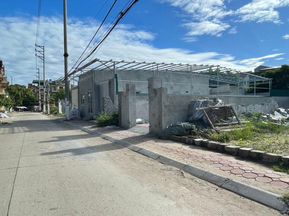 Một nhà dân tại xã Minh Cường đã tháo dỡ do vi phạm trật tự xây dựng. Một nhà dân tại xã Minh Cường đã tháo dỡ do vi phạm trật tự xây dựng.