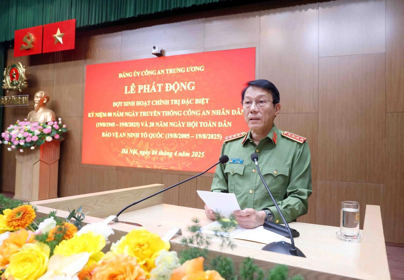 Đại tướng Lương Tam Quang, Bộ trưởng Bộ Công an, chỉ đạo tại buổi lễ (Ảnh: Phạm Kiên). Đại tướng Lương Tam Quang, Bộ trưởng Bộ Công an, chỉ đạo tại buổi lễ (Ảnh: Phạm Kiên).