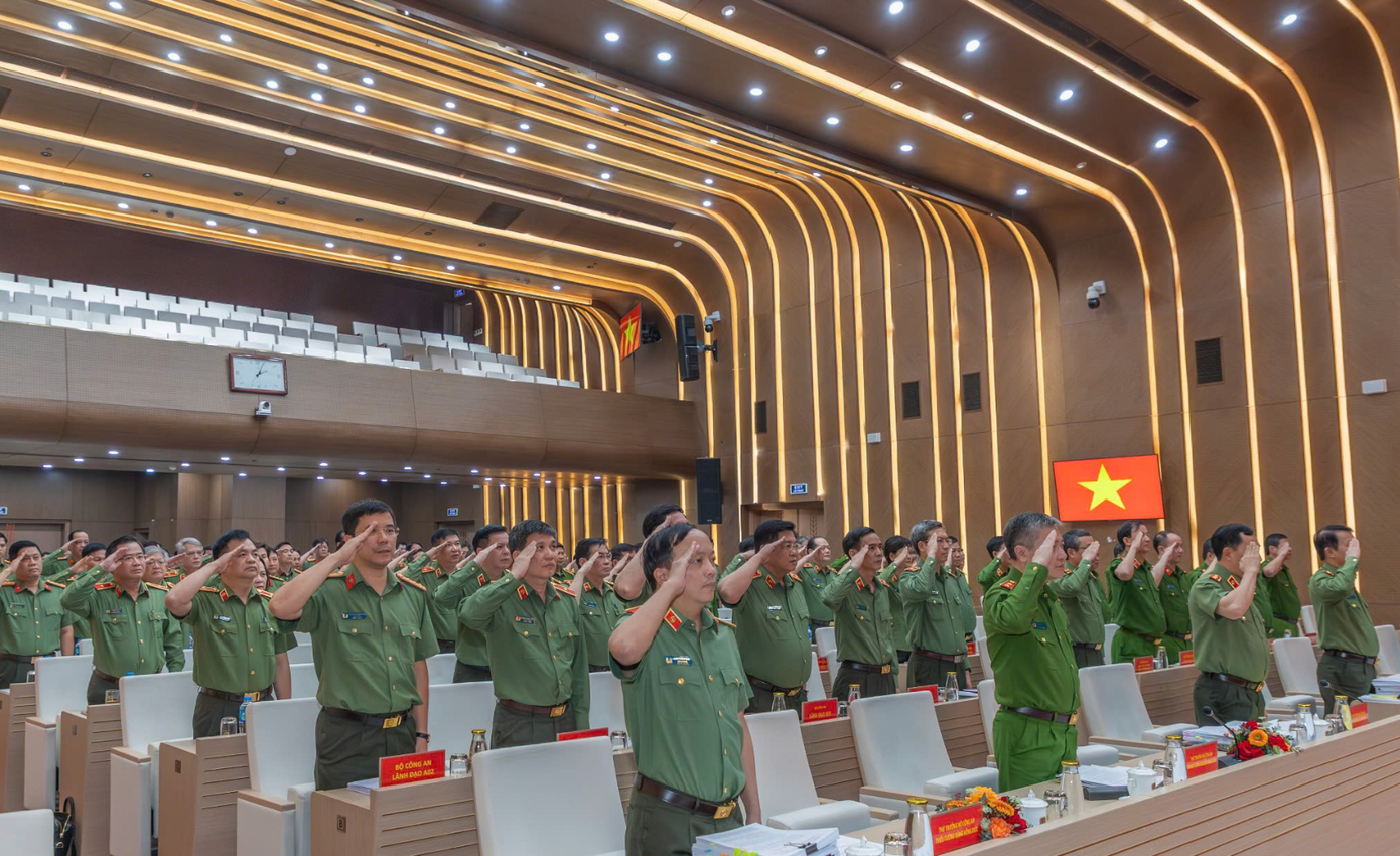 Các đại biểu tham dự buổi lễ. Các đại biểu tham dự buổi lễ.