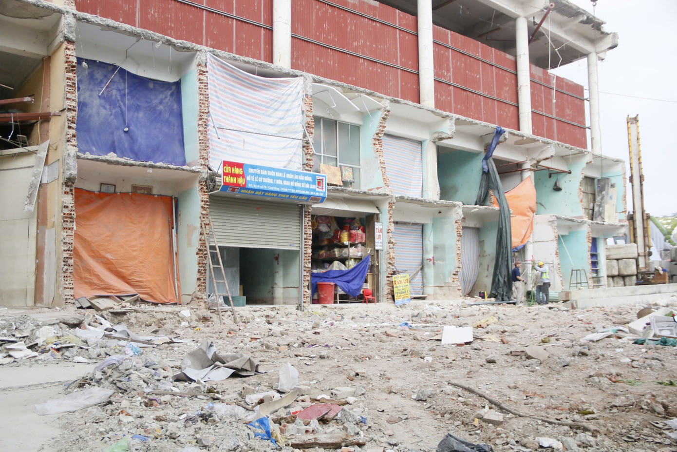 Một góc chợ Rồng được giải phóng mặt bằng để thi công cầu Chà Là. Ảnh: N.B. Một góc chợ Rồng được giải phóng mặt bằng để thi công cầu Chà Là. Ảnh: N.B.