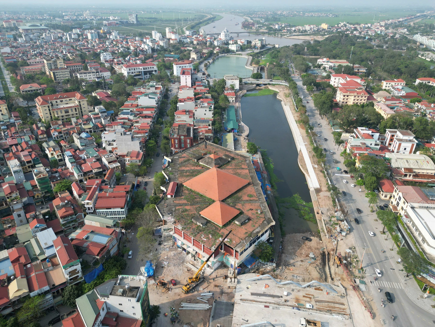 Toàn cảnh sông Vân - chợ Rồng. Toàn cảnh sông Vân - chợ Rồng.