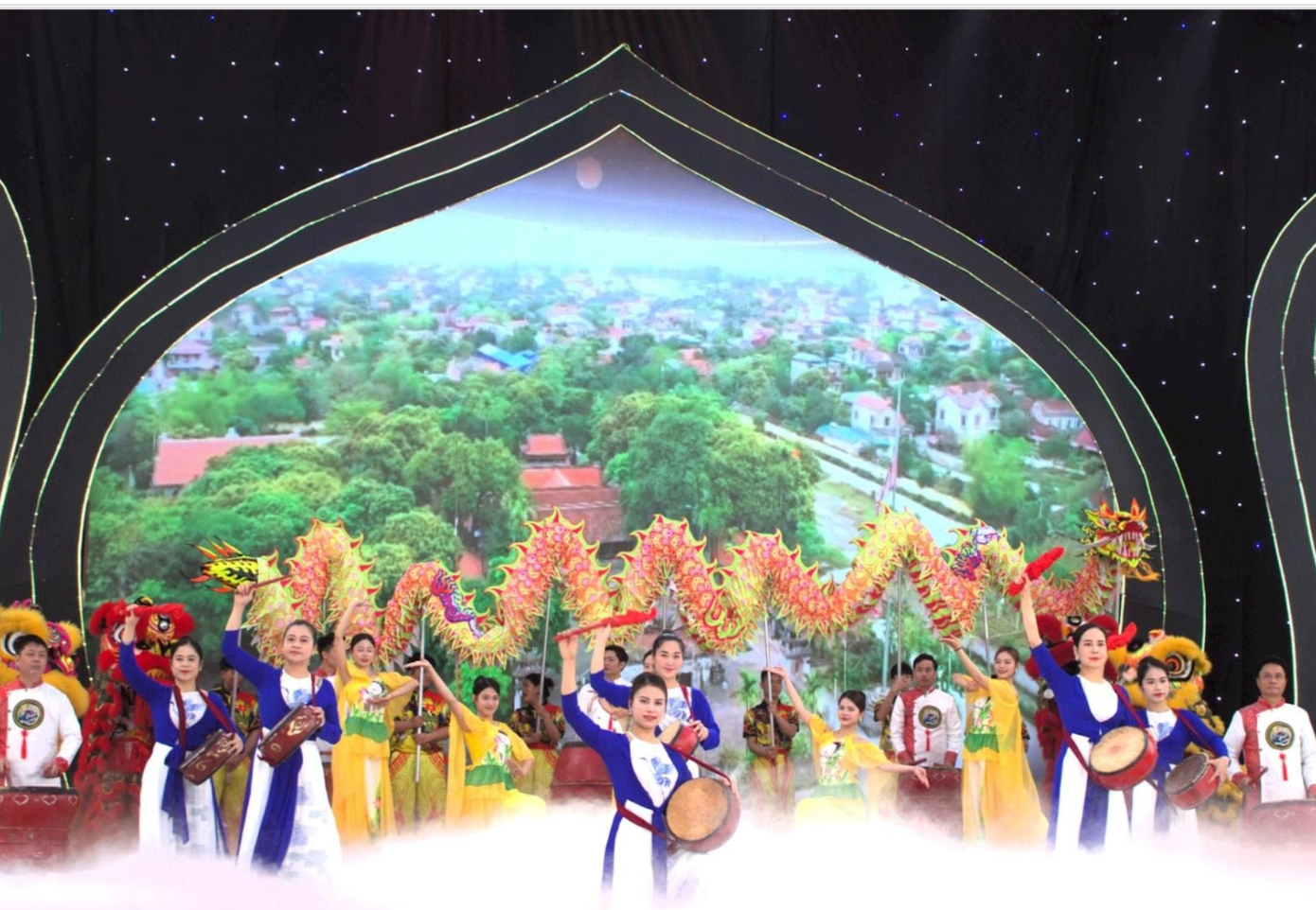 Chương trình nghệ thuật tại buổi lễ.