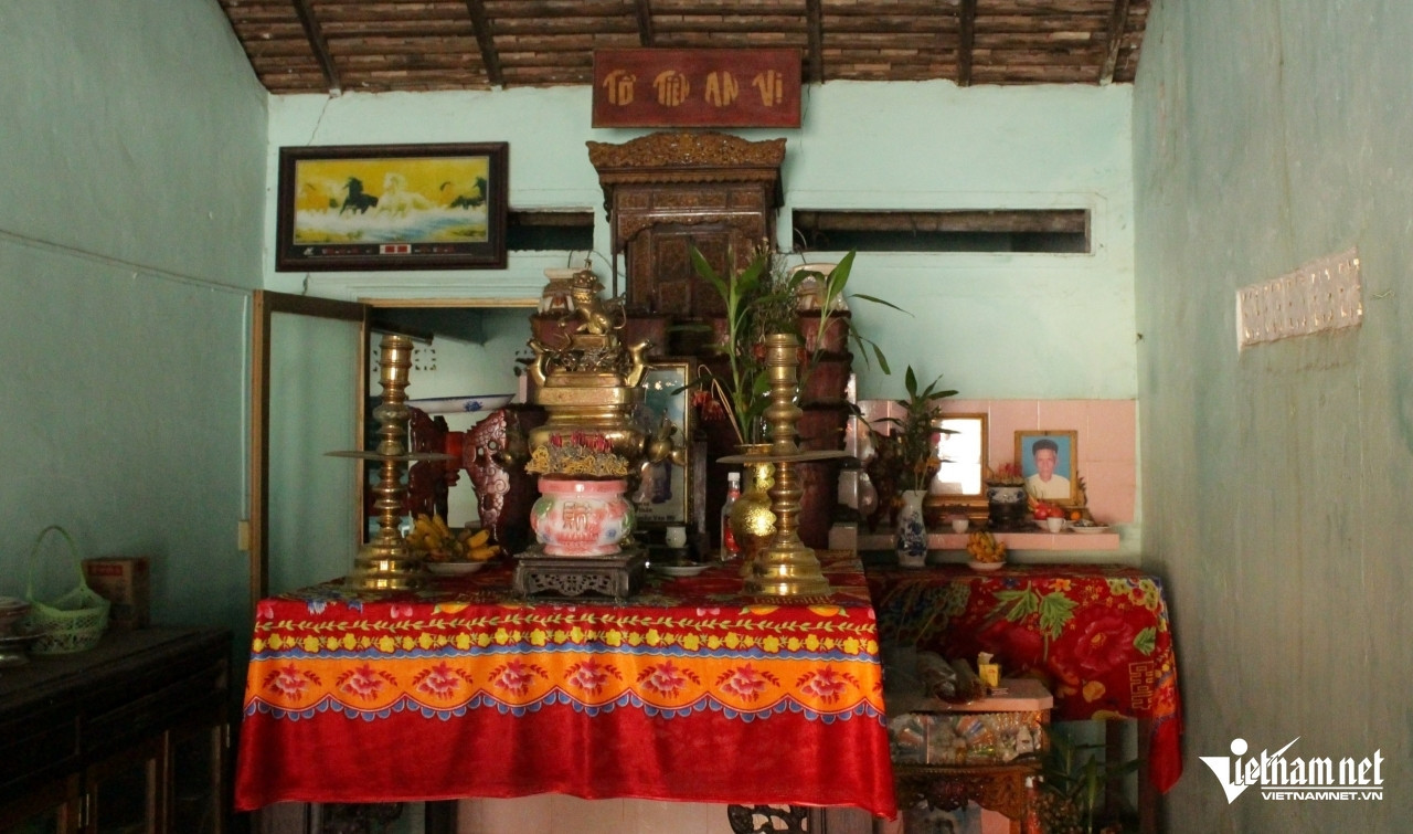 Một góc từ đường thờ linh vị của ông Nguyễn Văn Mỹ và vợ là bà Võ Thị Châu. Ảnh: Hà Nguyễn.