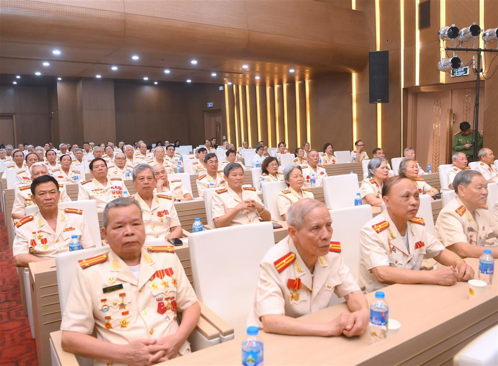 Cán bộ Công an chi viện chiến trường miền Nam thời kỳ kháng chiến chống Mỹ, cứu nước dự buổi gặp mặt.