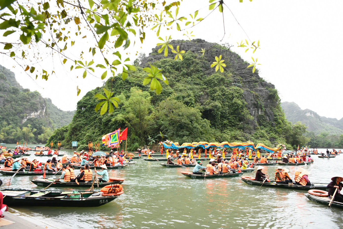 Cảnh sơn thủy hữu tình tại Tràng An. Ảnh: Như Ý.