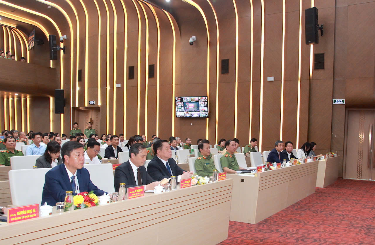 Các đại biểu tham dự hội thảo. Các đại biểu tham dự hội thảo.