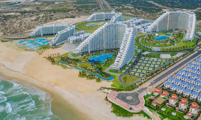 Dự án The Arena (Nha Trang, Khánh Hòa) của Công ty CP Trần Thái Cam Ranh, Cục Quản lý hoạt động xây dựng không cung cấp được hồ sơ, tài liệu chứng minh đã nhận đủ hồ sơ thẩm định; Thẩm định thiết kế cơ sở cho các tòa nhà A1, A2 khi chưa có quy hoạch chi tiết được duyệt; Điều chỉnh thông số sai lệch, giảm so với quy hoạch chi tiết đã được phê duyệt; Không lấy ý kiến các cơ quan liên quan về việc sử dụng đất.