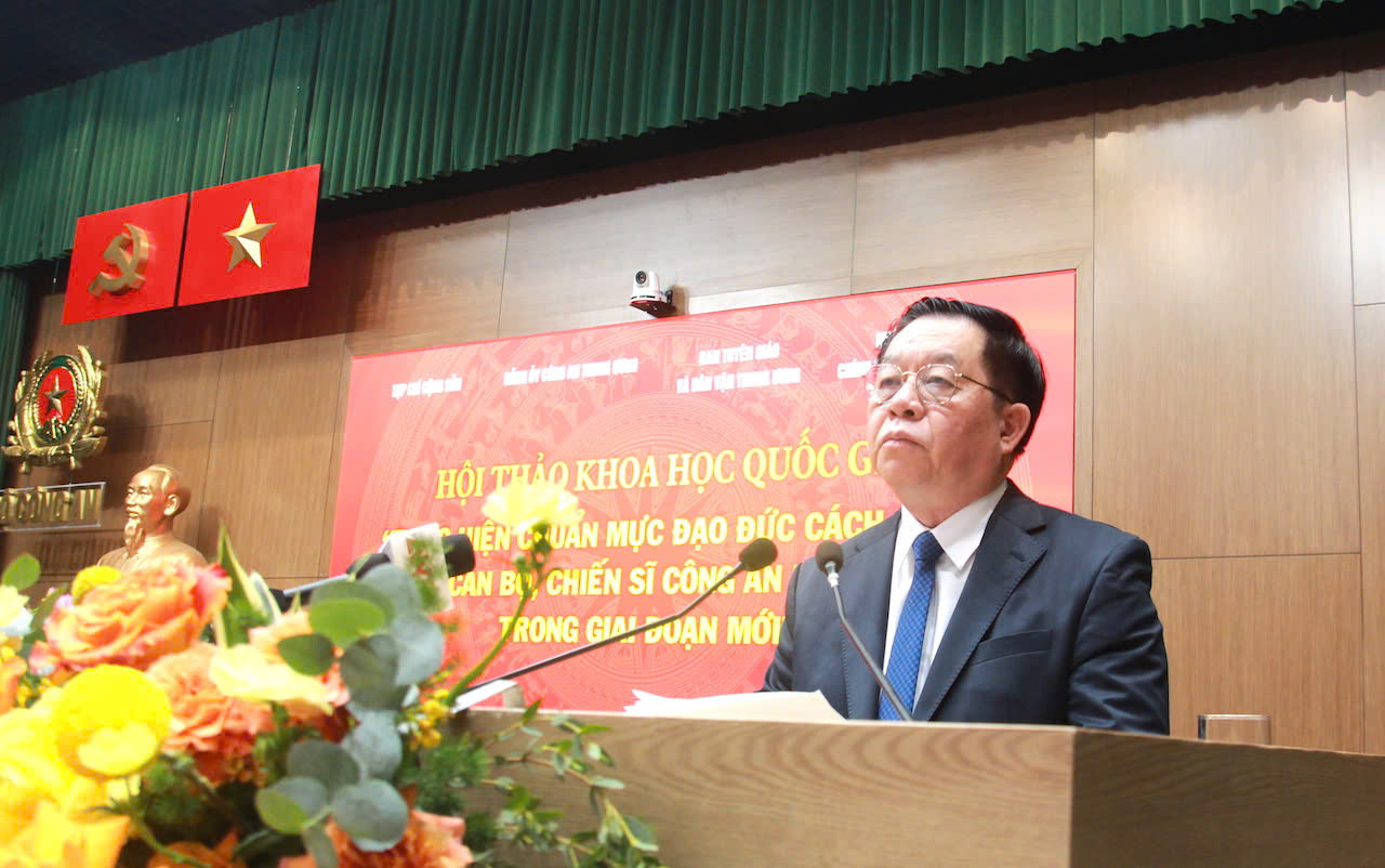 Trưởng Ban Tuyên giáo và Dân vận Trung ương Nguyễn Trọng Nghĩa phát biểu đề dẫn hội thảo. Trưởng Ban Tuyên giáo và Dân vận Trung ương Nguyễn Trọng Nghĩa phát biểu đề dẫn hội thảo.