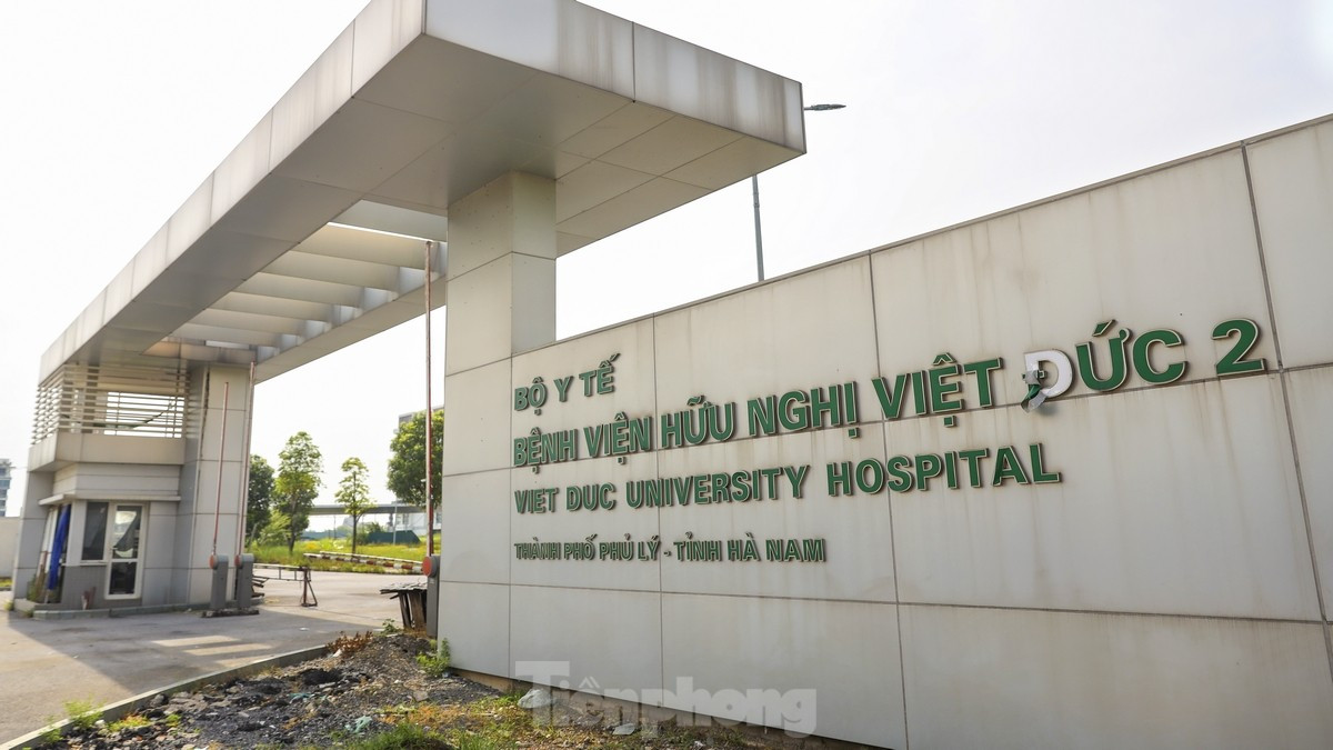 Bệnh viện Việt Đức cơ sở 2 bỏ hoang từ nhiều năm. Ảnh: Mạnh Thắng.
