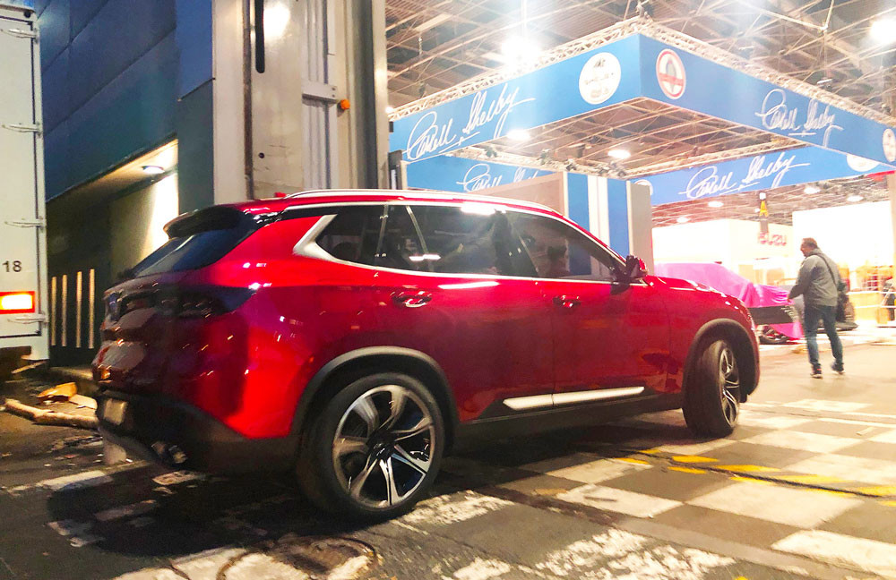 Hoa hậu Tiểu Vy và David Beckham xuất hiện bên xe Vinfast ảnh 30