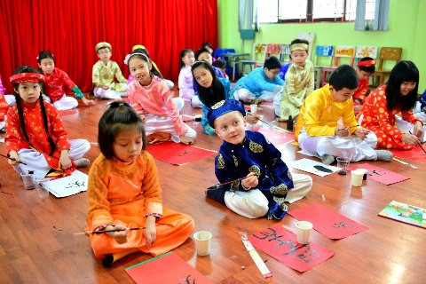 Tự hào với thành quả học tập miệt mài của mình