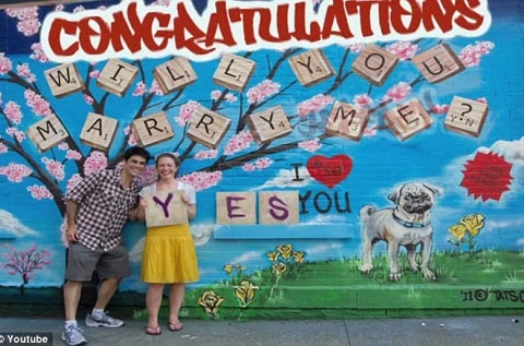 Và bức tranh đẹp hơn khi có thêm sự xuất hiện của hai người yêu nhau. Và bức tranh đẹp hơn khi có thêm sự xuất hiện của hai người yêu nhau