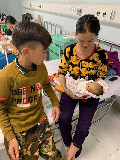 Cậu bé Sơn La đạp xe không phanh 100 km xuống Hà Nội thăm em ốm ảnh 1