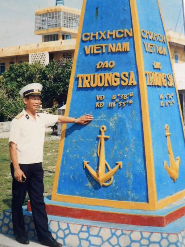 Đại tá Phạm Duy Tam tại Trường Sa (ảnh NV cung cấp)