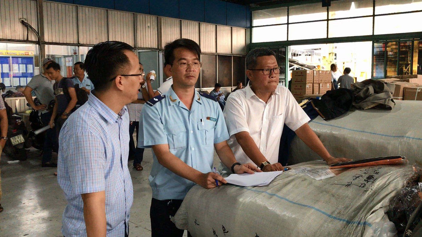 Phát hiện container thời trang giả nhãn mác 'made in Viet Nam' trị giá tiền tỉ ảnh 2