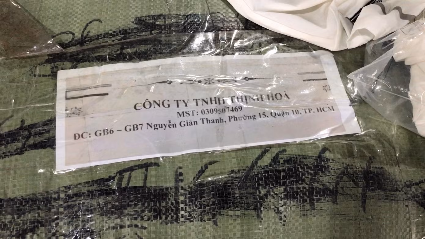 Phát hiện container thời trang giả nhãn mác 'made in Viet Nam' trị giá tiền tỉ ảnh 1