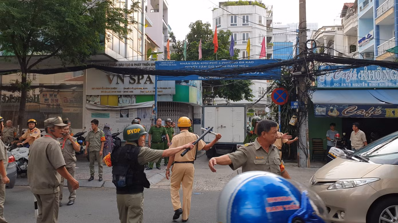 Thực nghiệm hiện trường vụ thẩm phán toà quận 4 xâm phạm chỗ ở ảnh 2