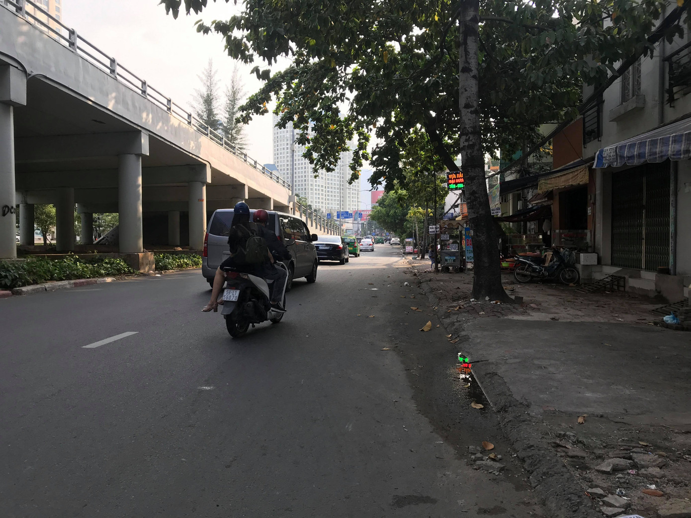 Lo nhà biến thành... hầm chứa nước khi nâng đường Nguyễn Hữu Cảnh ảnh 3