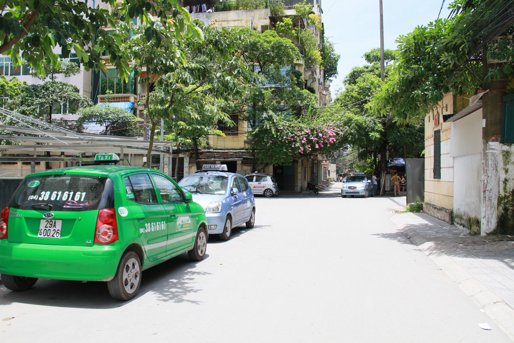 Đến giữa trưa, rất ít người ra đường. Ảnh: Trường Phong