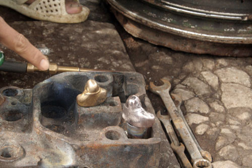 Pho tượng đổi màu khi tiếp xúc với nhiệt độ 2.000 độ C,