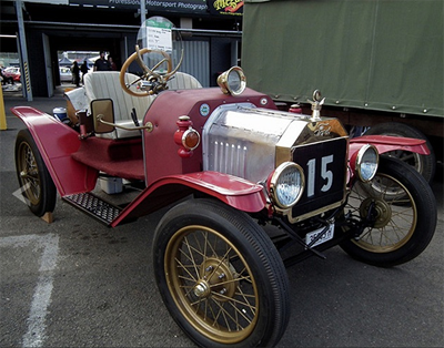 Ra đời năm 1908, Model T là một trong những dòng xe sản xuất hàng loạt với giá mềm đầu tiên của Ford tại Mỹ