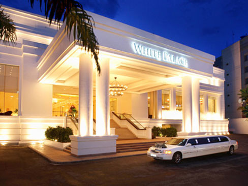 Rất có thể đây là chiếc xe cưới của nữ diễn viên xinh đẹp