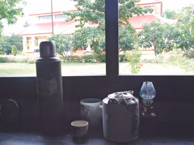 Vật dụng sinh hoạt trong khu lưu niệm. Vật dụng sinh hoạt trong khu lưu niệm