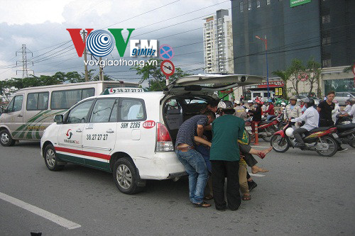 Bị xe tải kéo lê hàng chục mét, người đàn ông nguy kịch ảnh 6