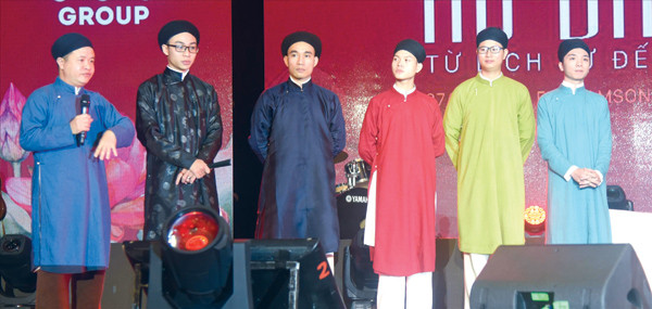 Lại tranh luận cách tân áo dài ảnh 1