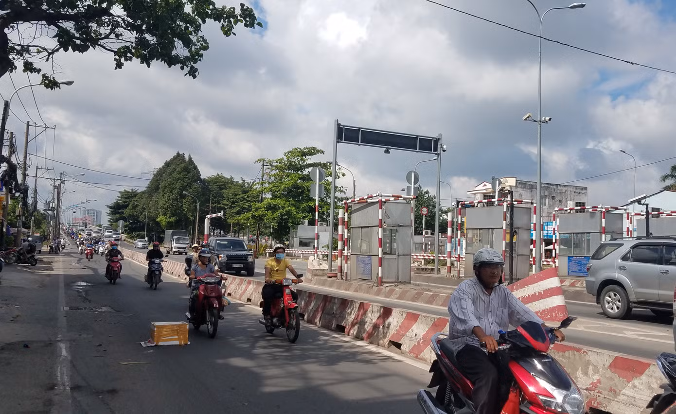 Nhiều đoạn đường BOT ở Sài Gòn xuống cấp ảnh 3