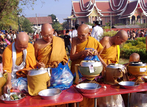 Trẩy hội chùa vàng ảnh 1