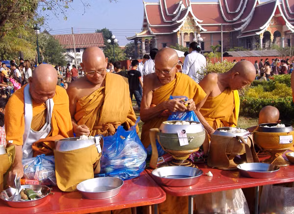 Trẩy hội chùa vàng ảnh 1