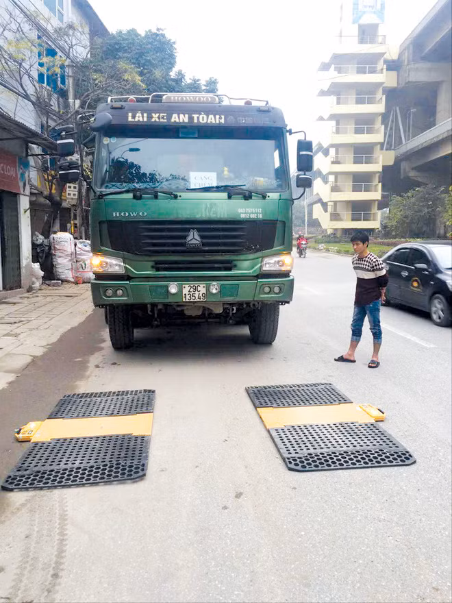 Có hay không việc 'chống lưng' xe quá tải? ảnh 1