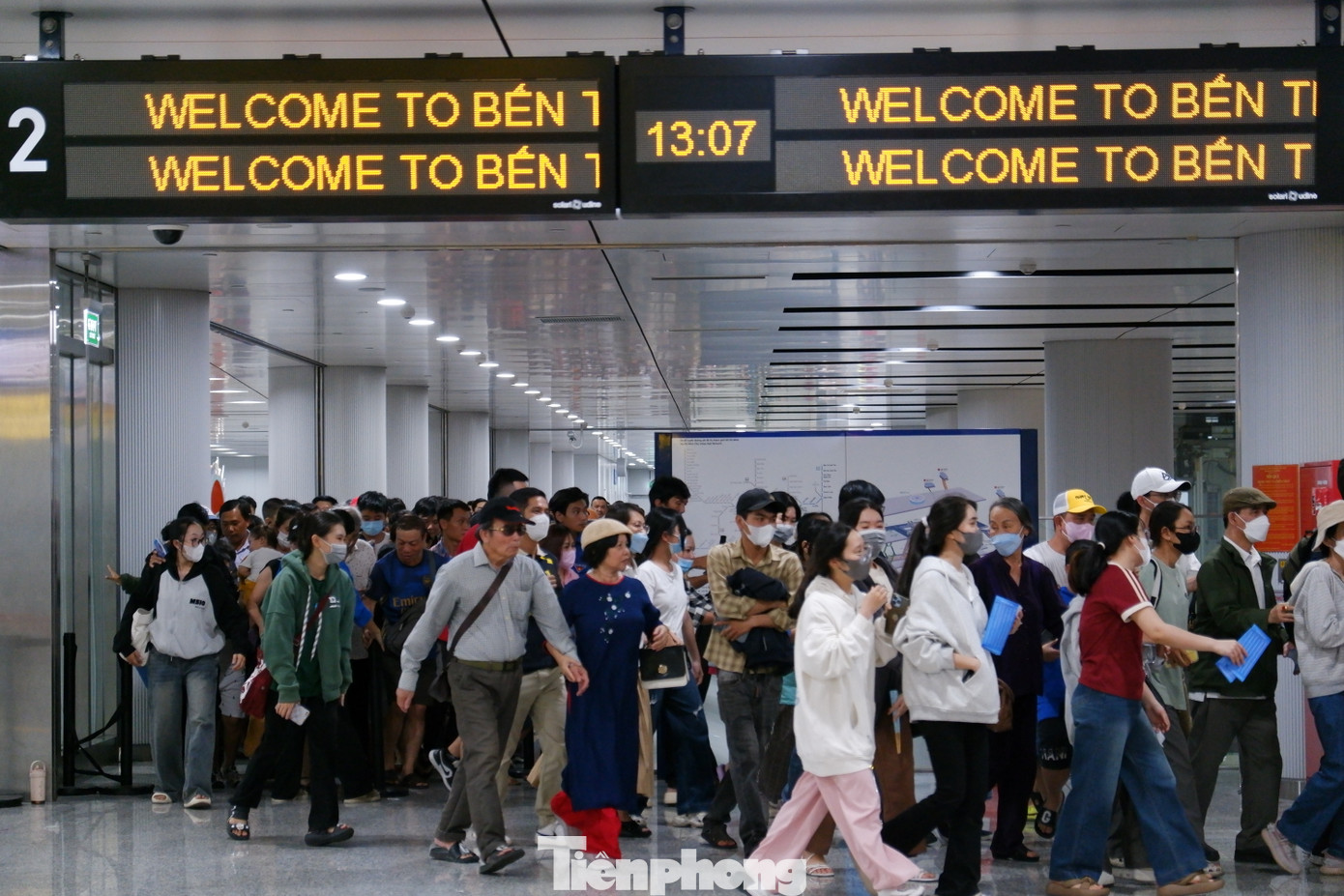 Sau 1 tuần vận hành chính thức, metro số 1 TPHCM đã phục vụ 707.000 lượt hành khách, vượt kế hoạch vận chuyển hơn 270%.