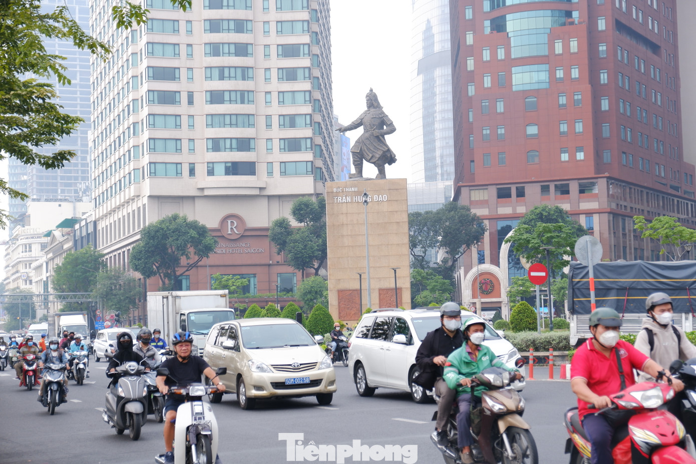 Sương mù tại đường Tôn Đức Thắng (quận 1). Ảnh: Hữu Huy