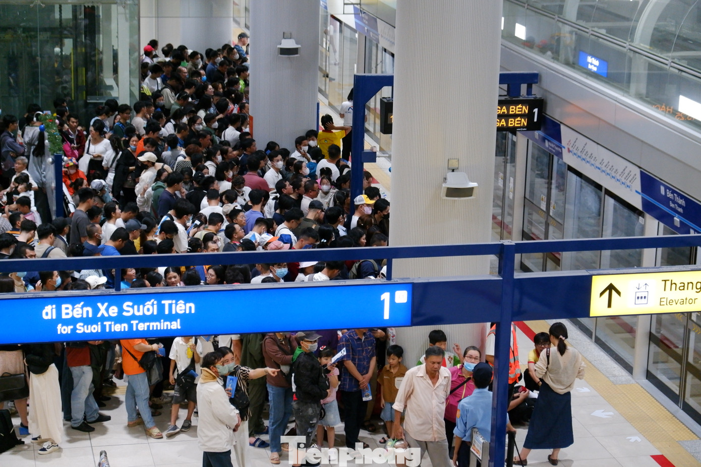 Khu vực dưới tầng ngầm nhà ga.