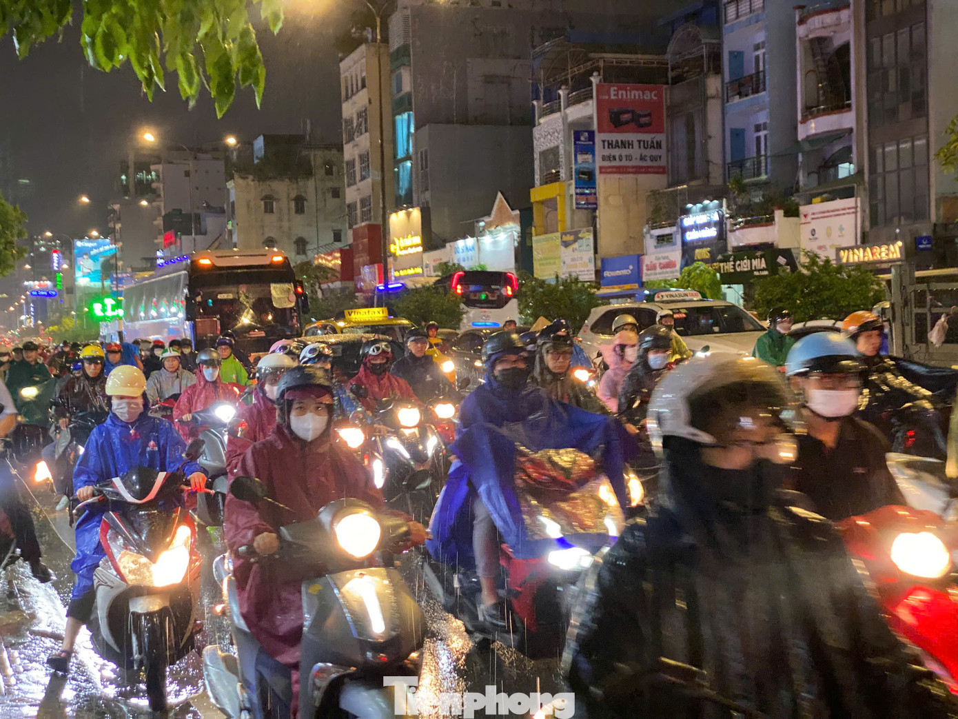 Từ tháng 1 đến tháng 3/2025, khu vực TPHCM và các tỉnh, thành Nam bộ có khá nhiều đợt mưa trái mùa với lượng mưa phổ biến từ nhỏ đến vừa kéo dài trong một vài ngày. Ảnh minh họa: Hữu Huy