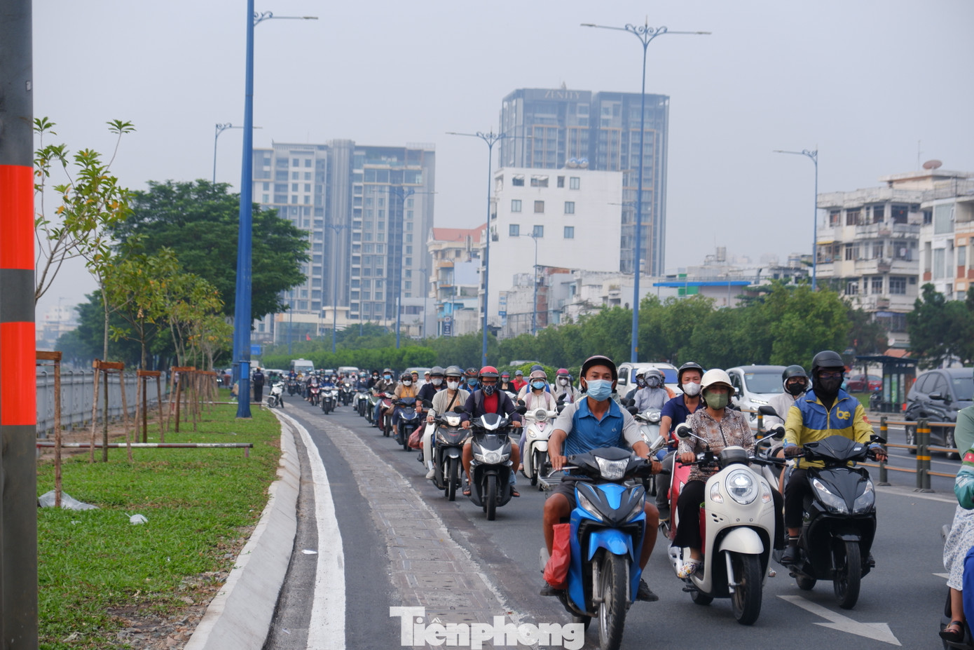Tham khảo trên ứng dụng quan trắc không khí Air Visual (thuộc Tổ chức IQAir sở hữu lượng dữ liệu tổng hợp rất lớn về chất lượng không khí, có trụ sở chính tại Thụy Sỹ) cho thấy, nhiều khu vực tại TPHCM có điểm đo chất lượng không khí không tốt cho sức khỏe.
