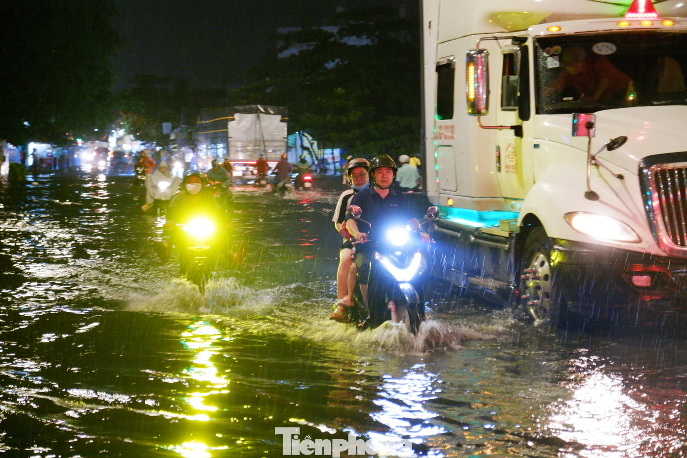 Cơ quan khí tượng dự báo TPHCM sẽ có mưa trái mùa trong ngày 2, 3 và 4/1. Ảnh minh họa: Hữu Huy