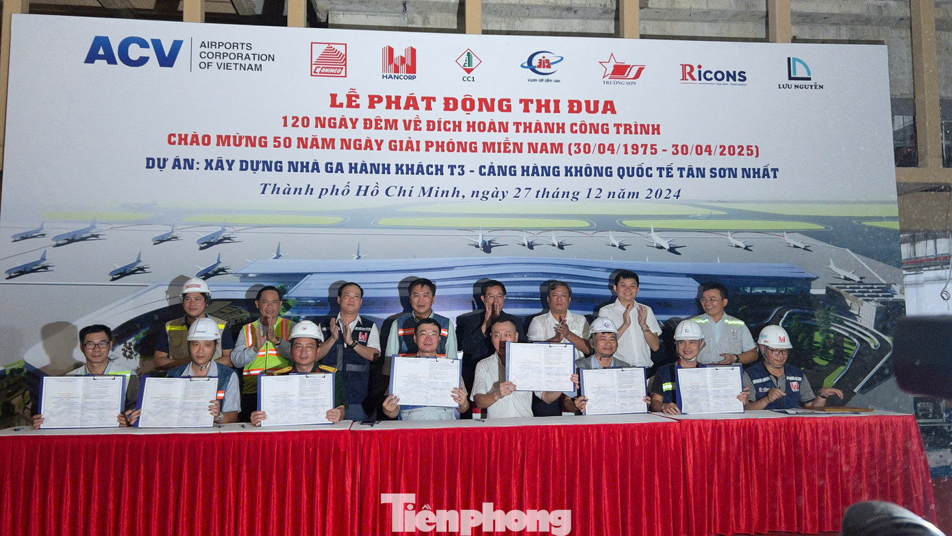 Cũng theo Ban Quản lý dự án, hiện nay chủ đầu tư và các nhà thầu thi công đã liên tục phát động các đợt thi đua để đảm bảo tiến độ. Sau 3 đợt thi đua thành công, trong chiều 27/12, chủ đầu tư quyết định tiếp tục phát động thi đua đợt tiếp theo “120 ngày đêm về đích hoàn thành công trình chào mừng 50 năm ngày giải phóng miền Nam (30/4/1975 - 30/4/2025).