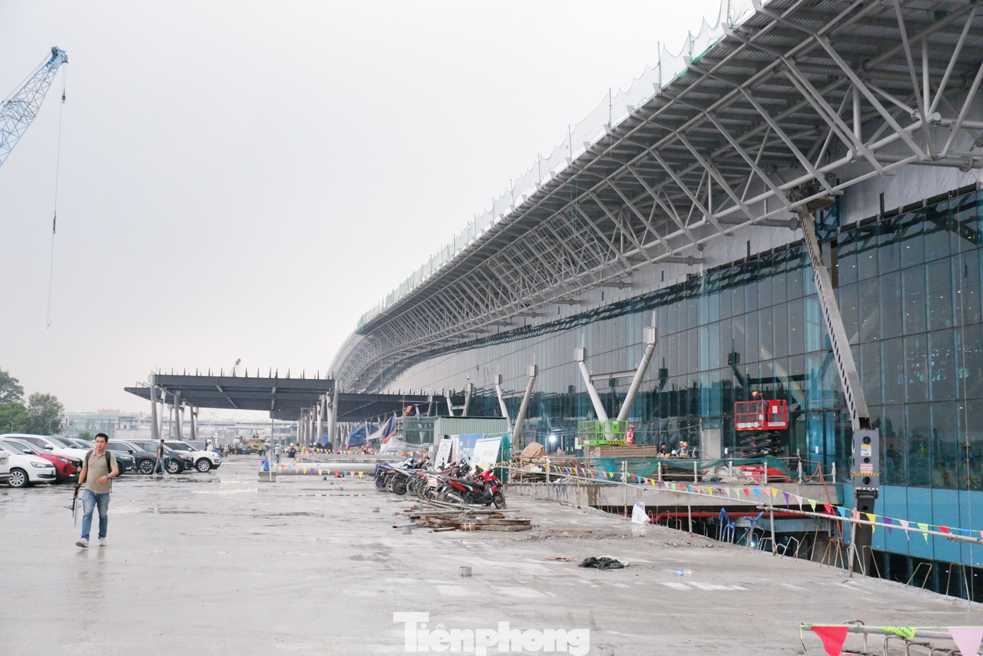 Đến nay, phần kết cấu bê tông thô đã hoàn thành 100% vào ngày 30/4/2024. Một số hạng mục thuộc phần hoàn thiện kiến trúc nhà ga đã, đang và sẽ được hoàn thiện vào cuối tháng 1/2025.