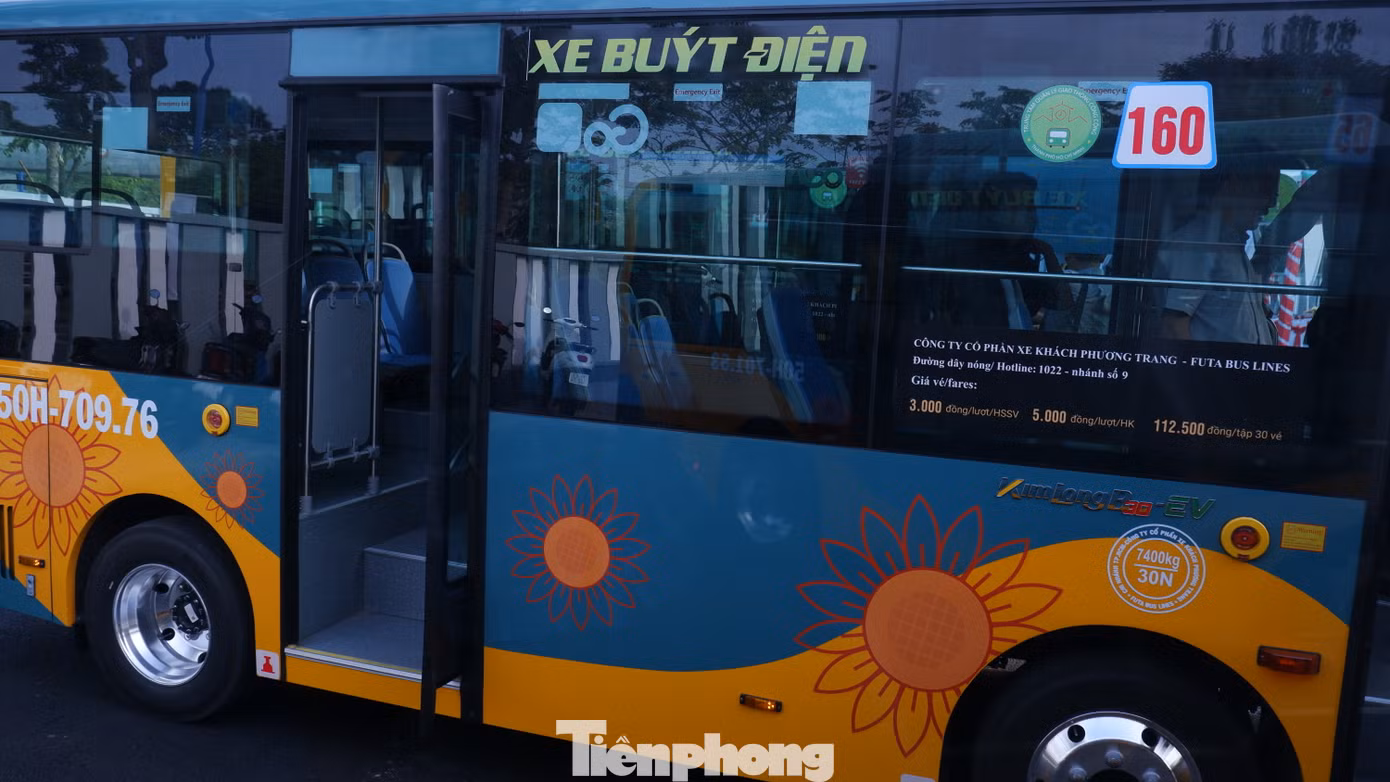 Trung bình mỗi chuyến giãn cách từ 8 – 20 phút/chuyến.