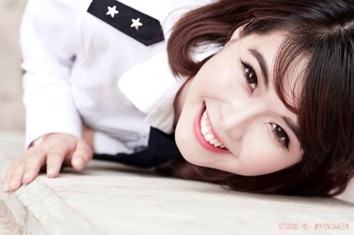 Linh sở hữu chiều cao 1m68, là gương mặt nổi bật trong các cuộc thi tài năng, sắc đẹp trong cộng đồng sinh viên - học sinh 