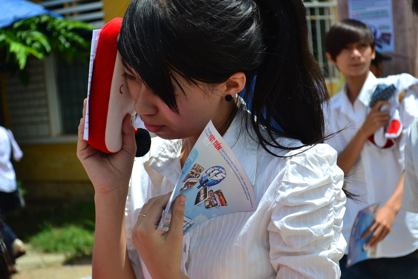 Một thí sinh ngậm ngùi ra về. ảnh Việt Hương