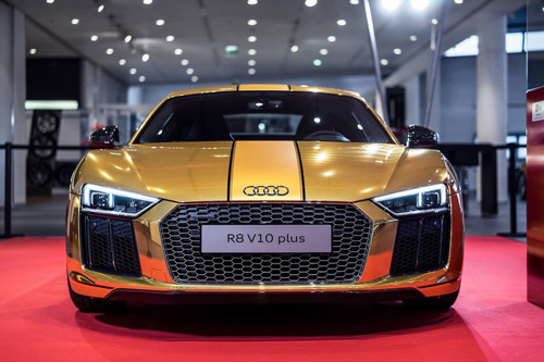 Lóa mắt với siêu xe Audi R8 V10 khoác bộ cánh mạ vàng ảnh 2