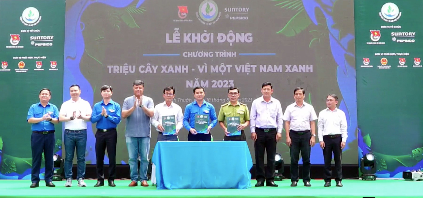 Lễ ký kết giữa các đơn vị tại chương trình.