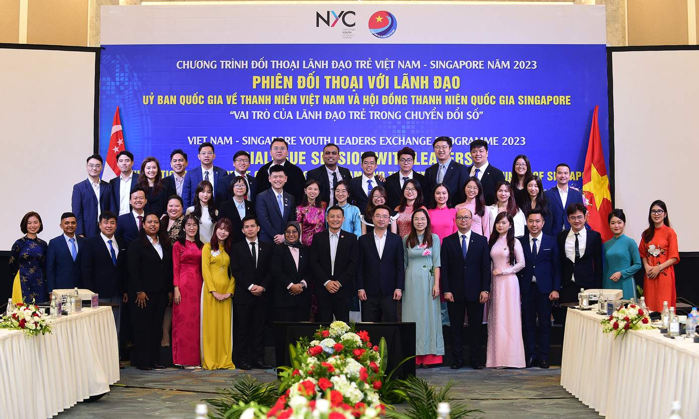 Lãnh đạo và đại biểu thanh niên hai nước chụp ảnh lưu niệm. Ảnh: Xuân Tùng Lãnh đạo và đại biểu thanh niên hai nước chụp ảnh lưu niệm. Ảnh: Xuân Tùng