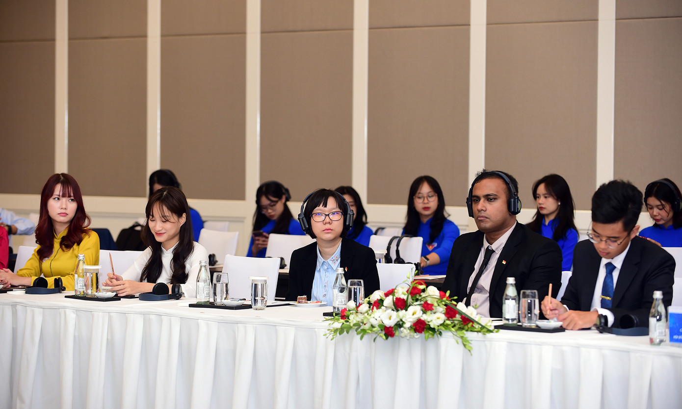 Các đại biểu thanh niên Việt Nam - Singapore tham gia chương trình. Ảnh: Xuân Tùng Các đại biểu thanh niên Việt Nam - Singapore tham gia chương trình. Ảnh: Xuân Tùng